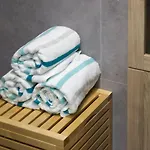 Gatu Villa Alameda